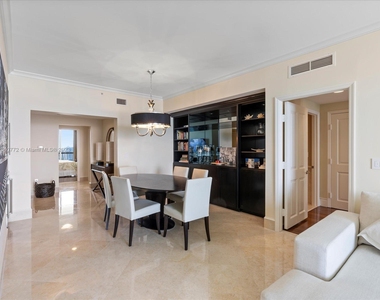 17875 Collins Ave - Photo Thumbnail 6