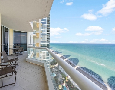 17875 Collins Ave - Photo Thumbnail 31