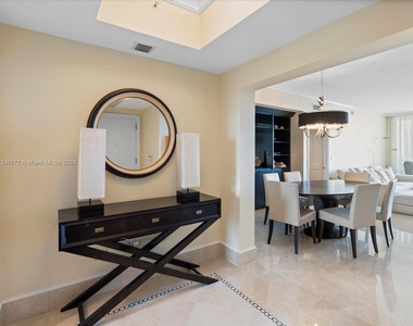 17875 Collins Ave - Photo Thumbnail 5