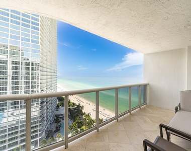 16711 Collins Ave - Photo Thumbnail 9