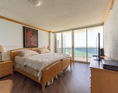 16711 Collins Ave - Photo Thumbnail 7