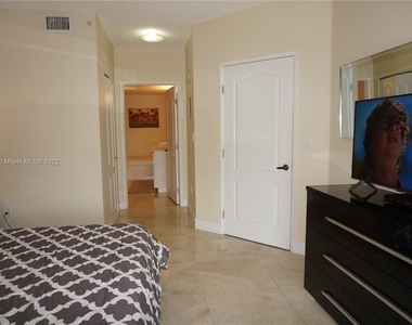 17555 Atlantic Blvd - Photo Thumbnail 11