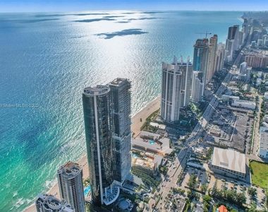 18501 Collins Ave - Photo Thumbnail 1