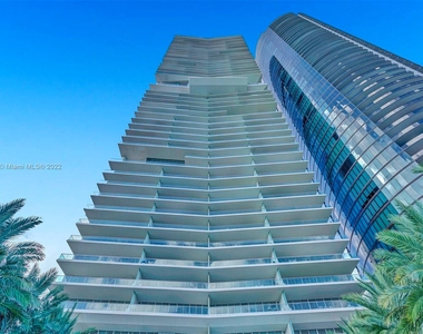 18501 Collins Ave - Photo Thumbnail 0