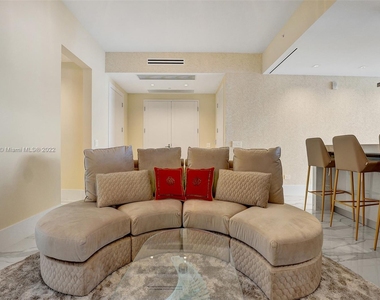 18501 Collins Ave - Photo Thumbnail 22