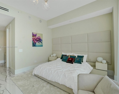 18501 Collins Ave - Photo Thumbnail 31