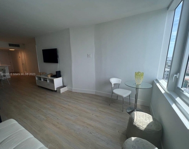 2301 Collins Ave - Photo Thumbnail 12