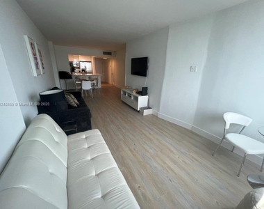 2301 Collins Ave - Photo Thumbnail 9