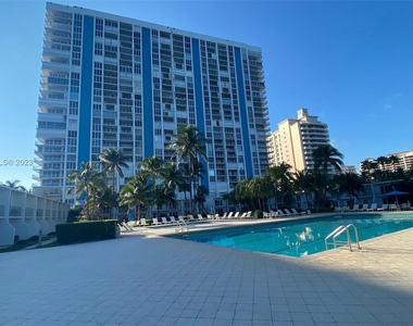 881 Ocean Dr - Photo Thumbnail 0