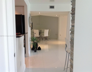 16699 Collins Ave - Photo Thumbnail 3