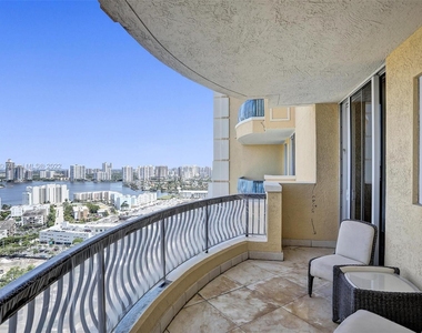 17875 Collins Ave - Photo Thumbnail 43