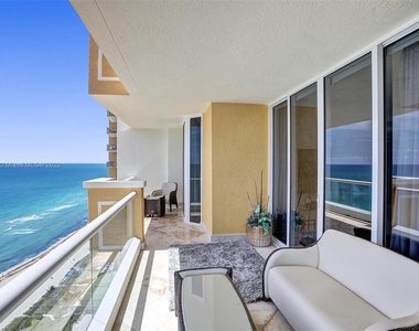 17875 Collins Ave - Photo Thumbnail 46