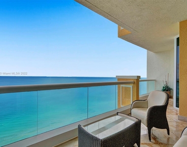 17875 Collins Ave - Photo Thumbnail 7