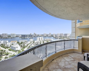 17875 Collins Ave - Photo Thumbnail 44