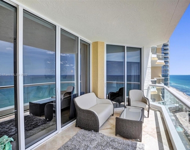 17875 Collins Ave - Photo Thumbnail 47