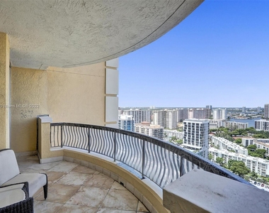 17875 Collins Ave - Photo Thumbnail 45