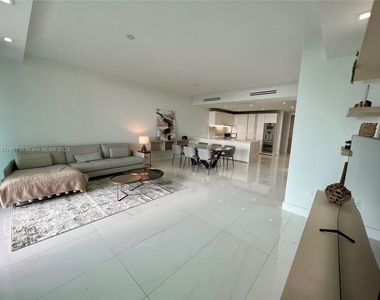 10201 Collins Ave - Photo Thumbnail 8