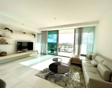 10201 Collins Ave - Photo Thumbnail 4