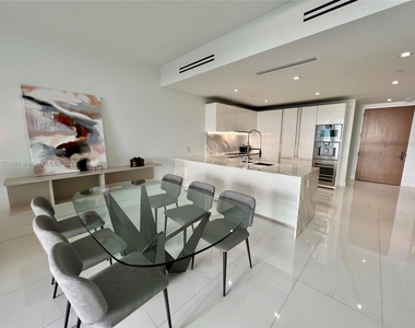 10201 Collins Ave - Photo Thumbnail 5