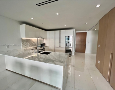 10201 Collins Ave - Photo Thumbnail 9