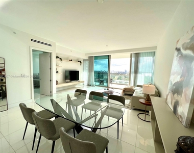 10201 Collins Ave - Photo Thumbnail 3