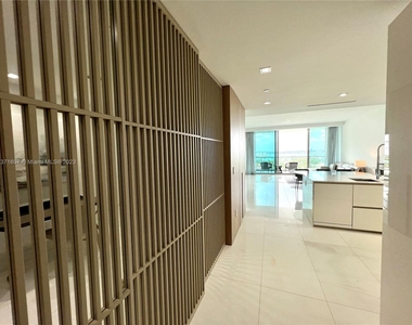 10201 Collins Ave - Photo Thumbnail 13