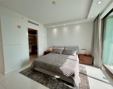 10201 Collins Ave - Photo Thumbnail 19