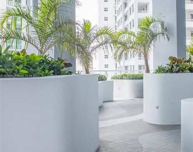 1300 Brickell Bay Dr - Photo Thumbnail 37