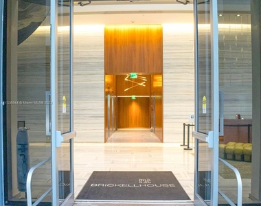 1300 Brickell Bay Dr - Photo Thumbnail 28