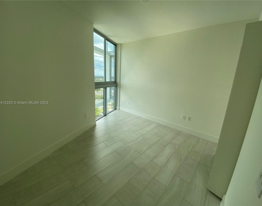 2000 Metropica Way - Photo Thumbnail 15