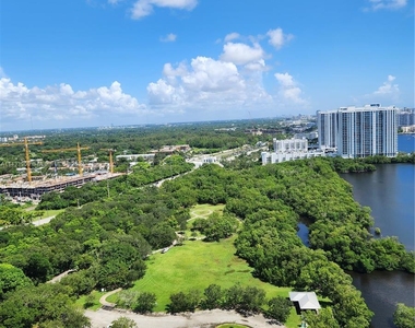 16385 Biscayne Blvd - Photo Thumbnail 13