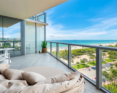 2201 Collins Ave - Photo Thumbnail 3