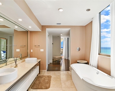 16275 Collins Ave - Photo Thumbnail 17