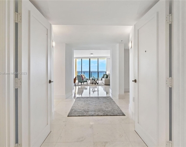 16275 Collins Ave - Photo Thumbnail 0