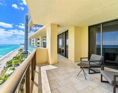 16275 Collins Ave - Photo Thumbnail 20