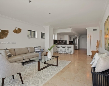 6345 Collins Ave - Photo Thumbnail 4