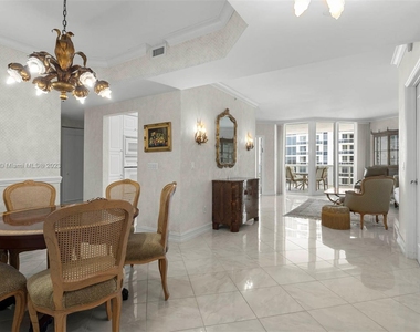 4779 Collins Ave - Photo Thumbnail 12