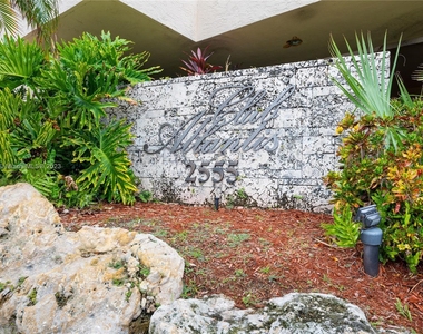 2555 Collins Ave - Photo Thumbnail 50