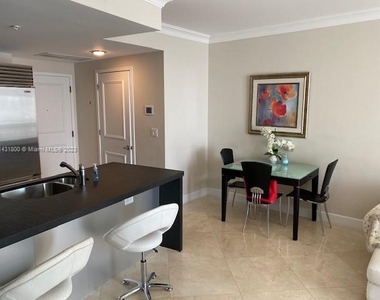 18201 Collins Ave - Photo Thumbnail 8