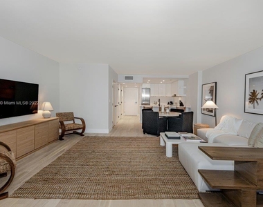 2301 Collins Ave - Photo Thumbnail 9