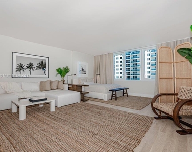 2301 Collins Ave - Photo Thumbnail 5