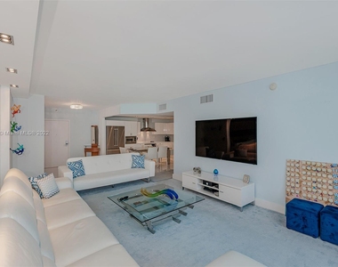 2301 Collins Ave - Photo Thumbnail 5