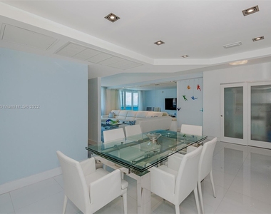 2301 Collins Ave - Photo Thumbnail 9