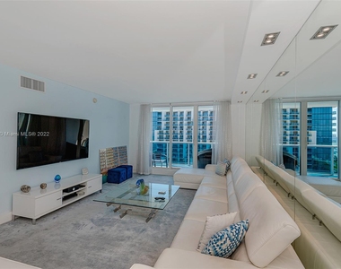 2301 Collins Ave - Photo Thumbnail 2