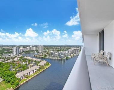 4010 S Ocean Dr - Photo Thumbnail 13