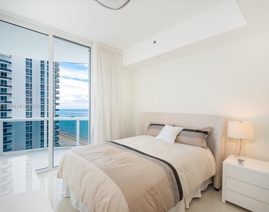 15811 Collins Ave - Photo Thumbnail 16