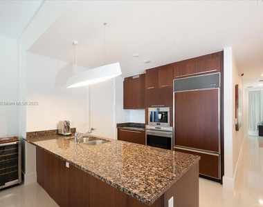 15811 Collins Ave - Photo Thumbnail 10