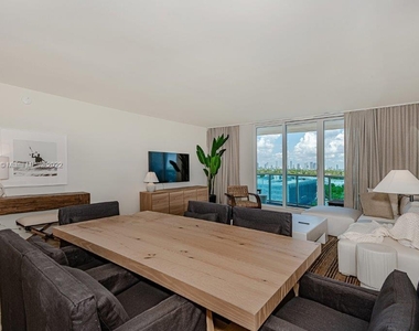 2301 Collins Ave - Photo Thumbnail 1