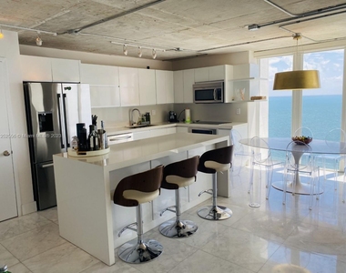 881 Ocean Dr - Photo Thumbnail 7