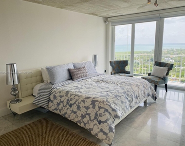 881 Ocean Dr - Photo Thumbnail 10